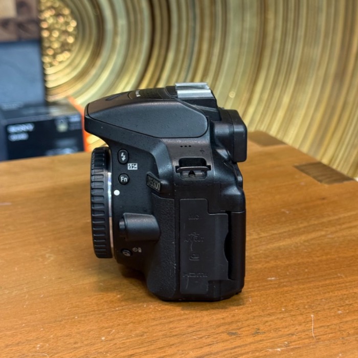 دوربین دست دوم عکاسی نیکون Nikon D5300 body (16000 شات)