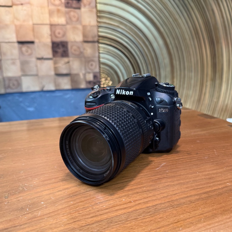 دوربین دست دوم Nikon D7200 Kit 18-140mm f/3.5-5.6 G VR (67000 شات)