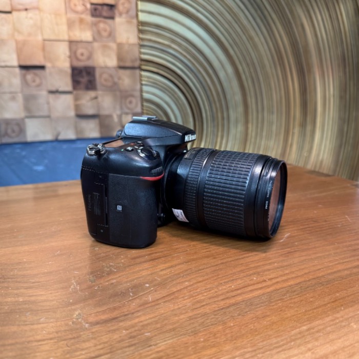 دوربین دست دوم Nikon D7200 Kit 18-140mm f/3.5-5.6 G VR (67000 شات)