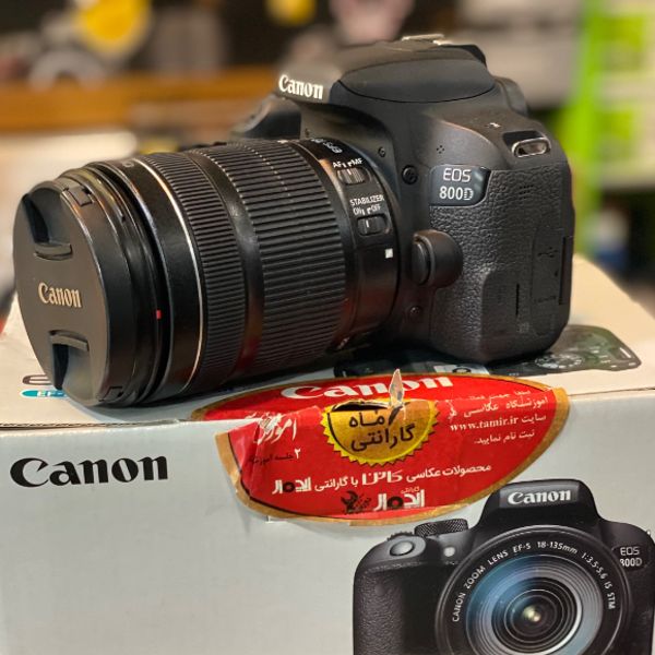 دوربین دست دوم عکاسی کانن  Canon EOS 800D kit EF-S 18-135mm f/3.5-5.6 IS STM (11000 شات)