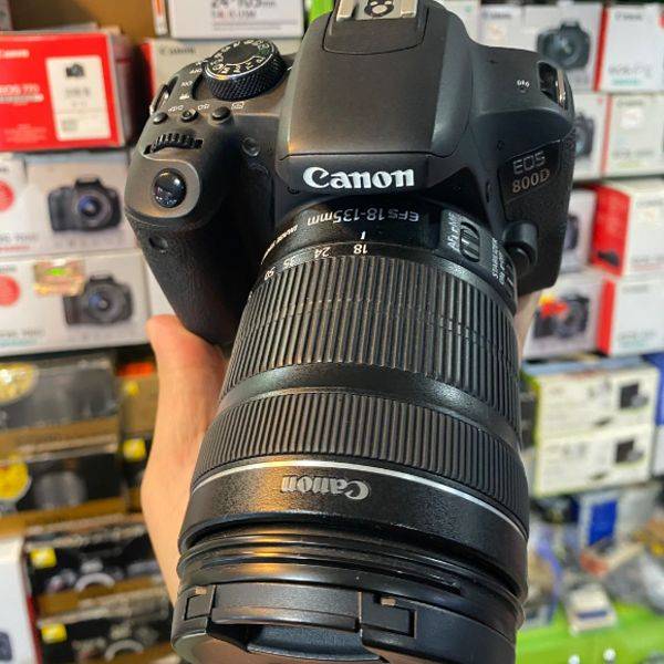 دوربین دست دوم عکاسی کانن  Canon EOS 800D kit EF-S 18-135mm f/3.5-5.6 IS STM (11000 شات)