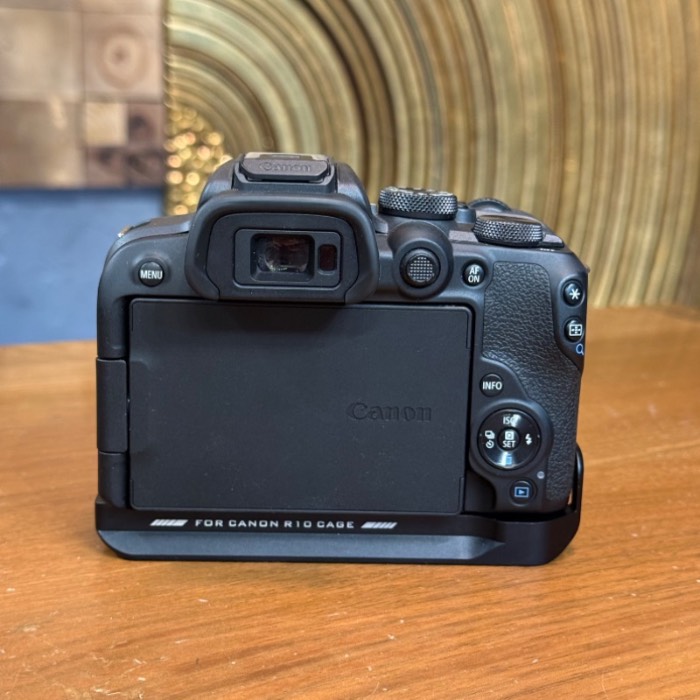 دوربین دست دوم بدون آینه کانن Canon EOS R10 Mirrorless Camera Body (21000 شات)