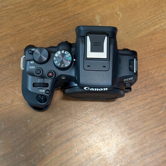 دوربین دست دوم بدون آینه کانن Canon EOS R10 Mirrorless Camera Body (21000 شات)