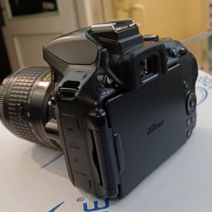 دوربین دست دوم عکاسی نیکون Nikon D5300‌ Kit 18-55mm f/3.5-5.6 G AF-P VR (7979 شات)