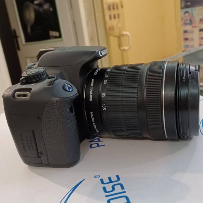 دوربین دست دوم عکاسی کانن Canon EOS 700D Kit 18-135mm f/3.5-5.6 IS STM Used (6684 شات)