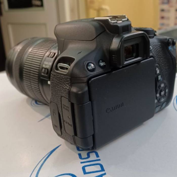 دوربین دست دوم عکاسی کانن Canon EOS 700D Kit 18-135mm f/3.5-5.6 IS STM Used (6684 شات)