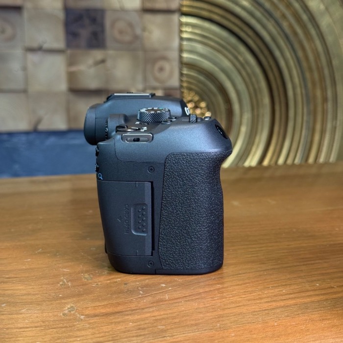 دوربین دست دوم بدون آینه کانن Canon EOS R7 Mirrorless Camera Body (1000 شات)