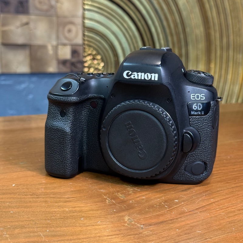 دوربین دست دوم Canon EOS 6D Mark II DSLR Camera Body (21800 شات)