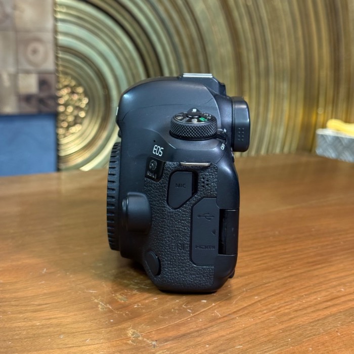 دوربین دست دوم Canon EOS 6D Mark II DSLR Camera Body (21800 شات)