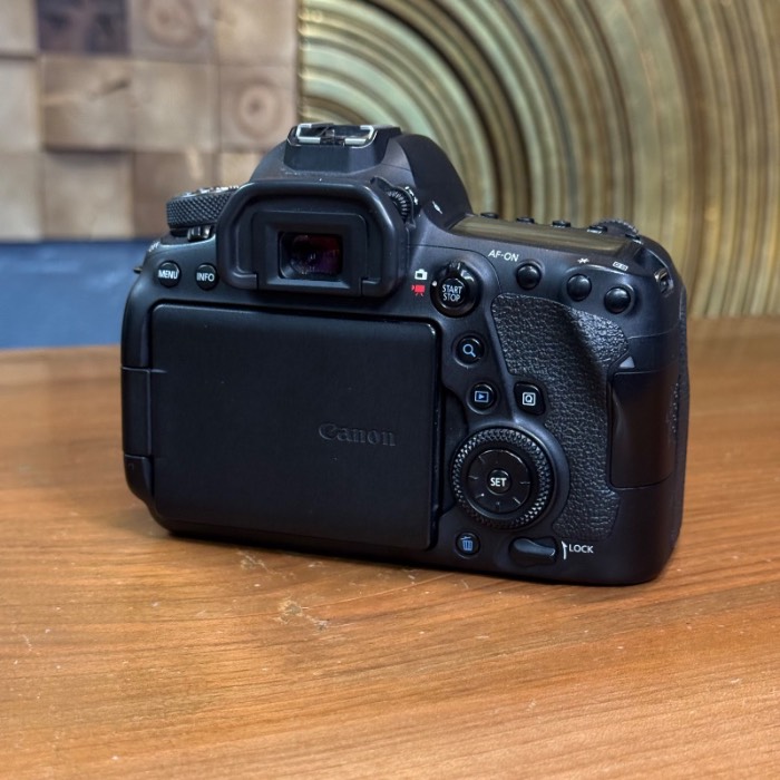 دوربین دست دوم Canon EOS 6D Mark II DSLR Camera Body (21800 شات)