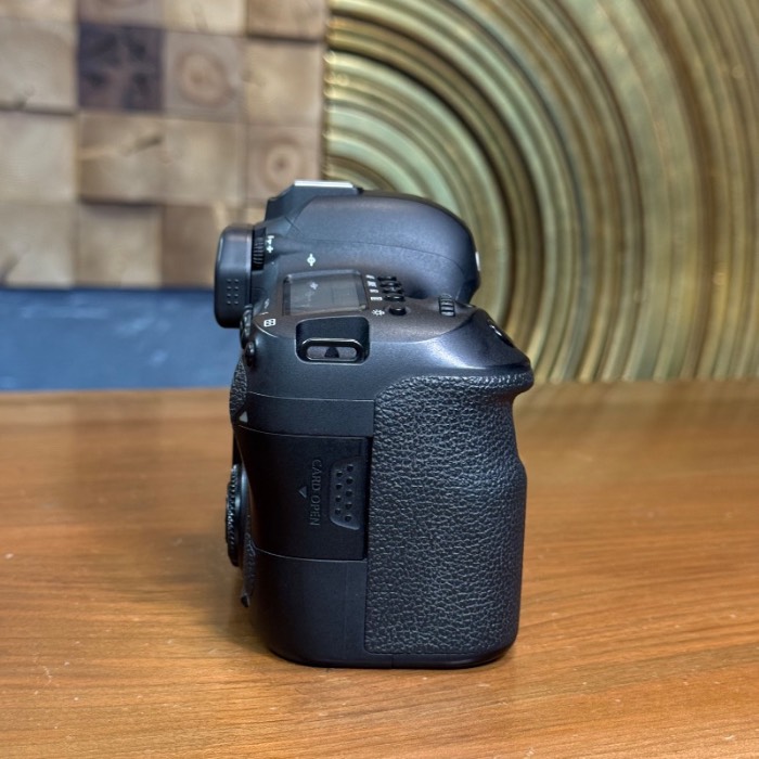 دوربین دست دوم Canon EOS 6D Mark II DSLR Camera Body (21800 شات)