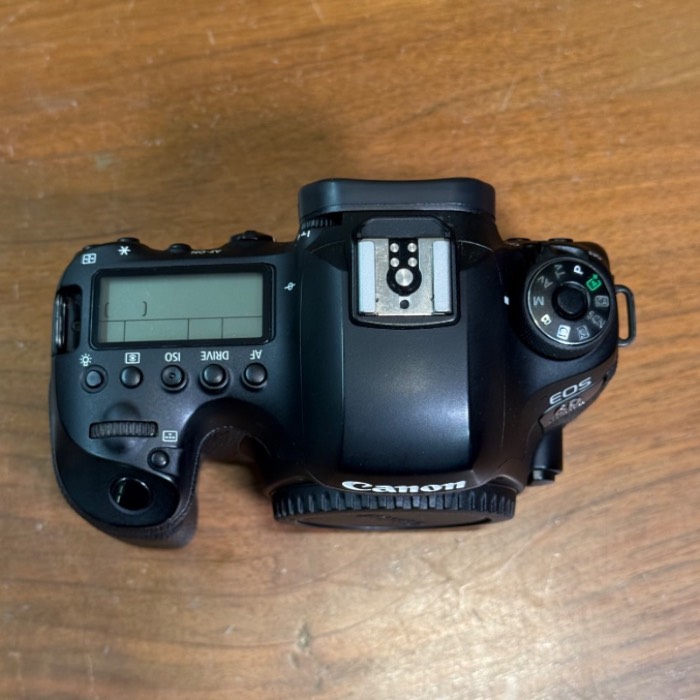 دوربین دست دوم Canon EOS 6D Mark II DSLR Camera Body (21800 شات)