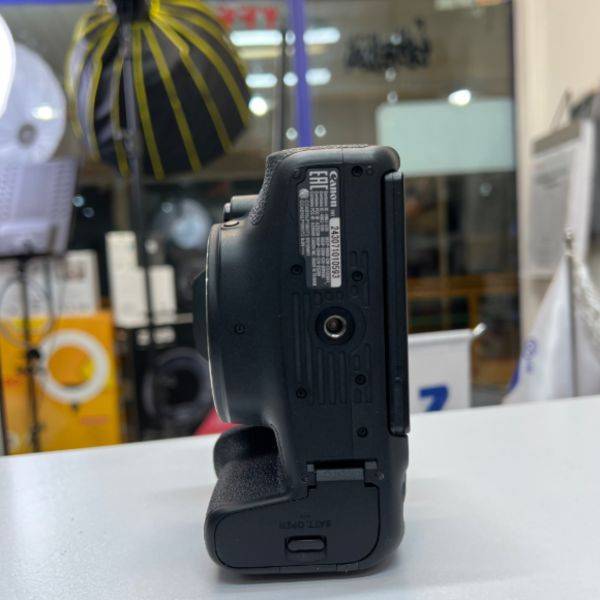 دوربین دست دوم عکاسی کانن Canon EOS 800D Body (12000 شات)