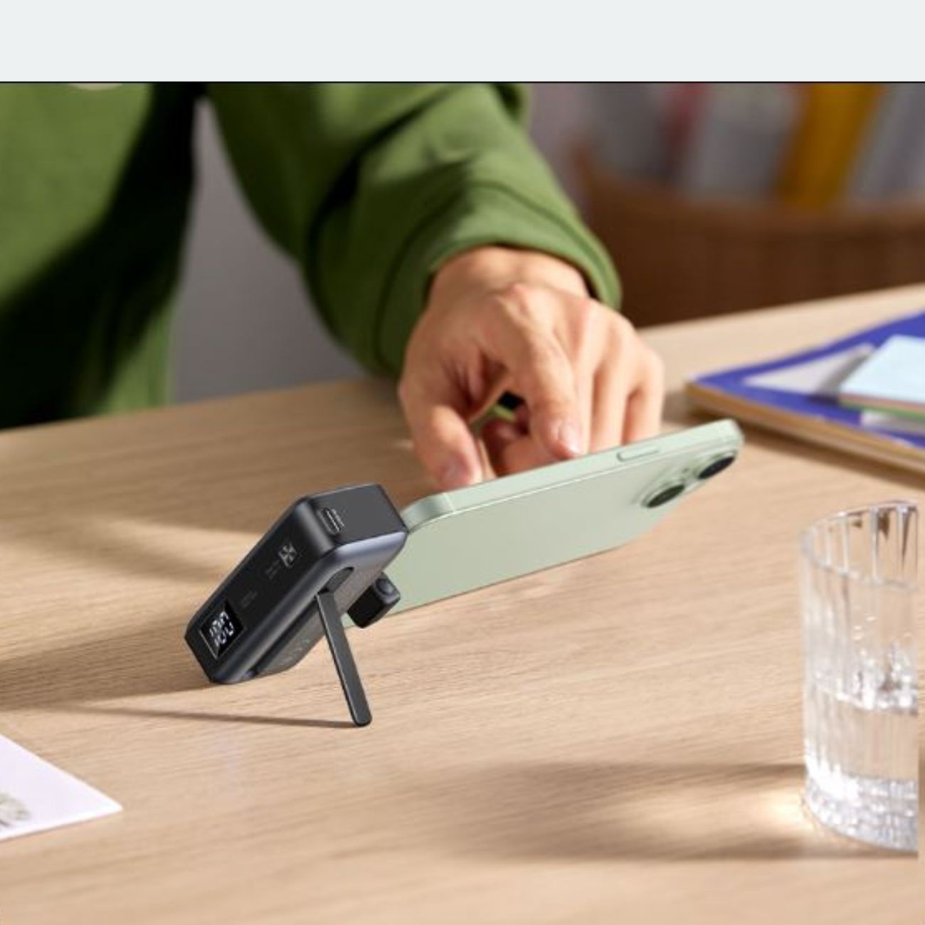 نمای از پشت مینی پاور بانک یوگرین UGREEN 5000mAh 22.5W Mini Power Bank