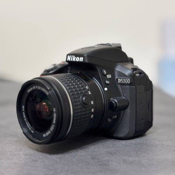 دوربین دست دوم عکاسی نیکون Nikon D5300‌ Kit 18-105/3.5-5.6 VR (6000 شات)