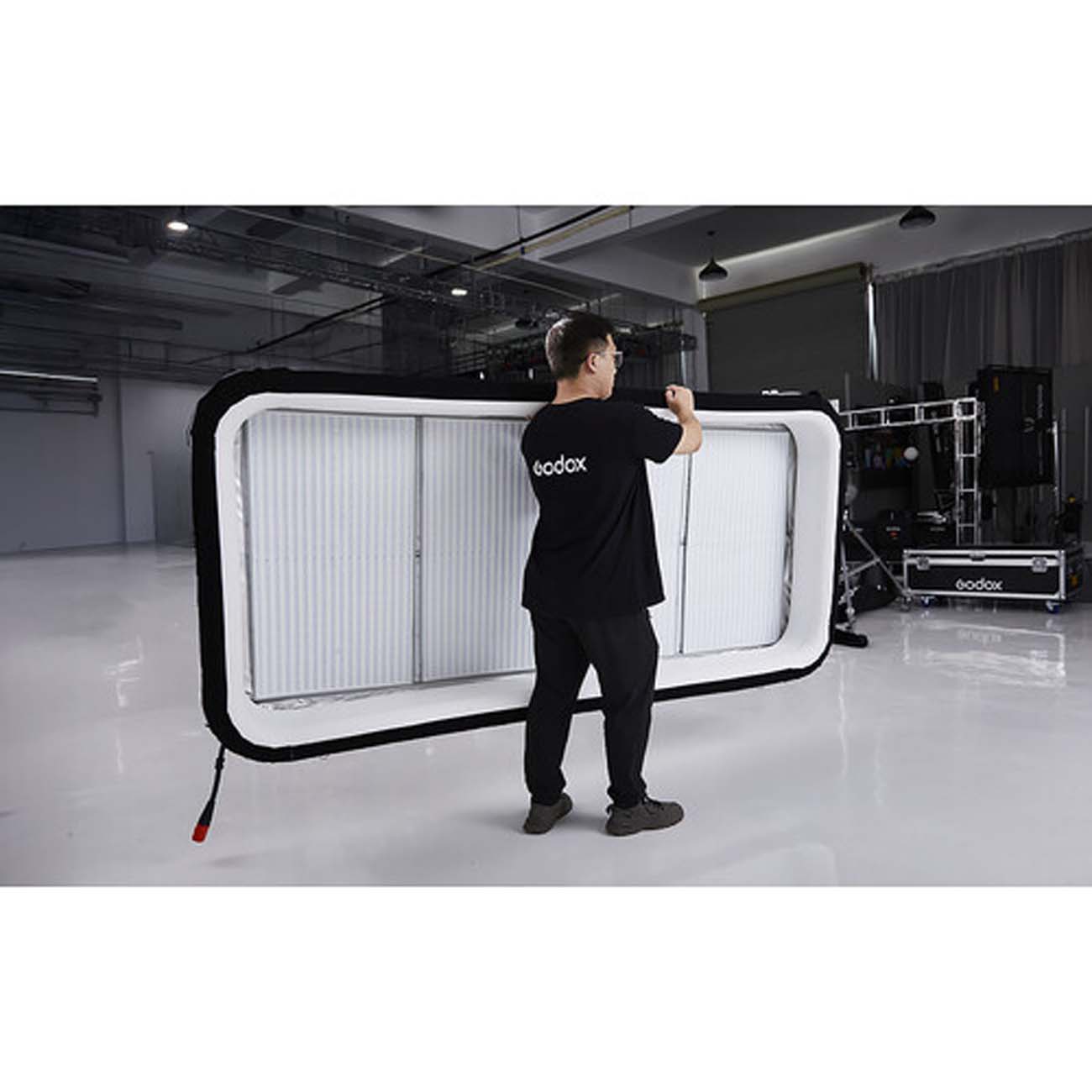 نمای کاربردی از پنل نور گودکس Godox KNOWLED AM1600R RGB Inflatable LED Light Mat 4x8