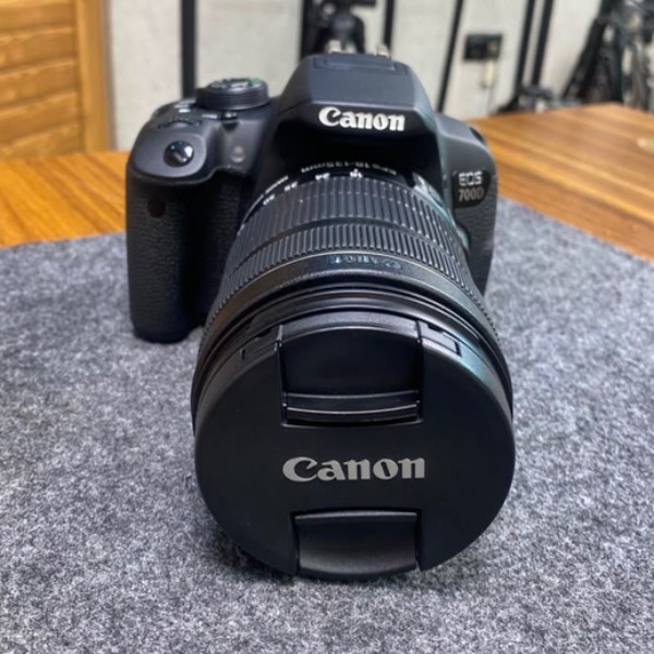دوربین دست دوم عکاسی کانن Canon EOS 700D Kit 18-135mm f/3.5-5.6 IS STM Used (1800 شات)