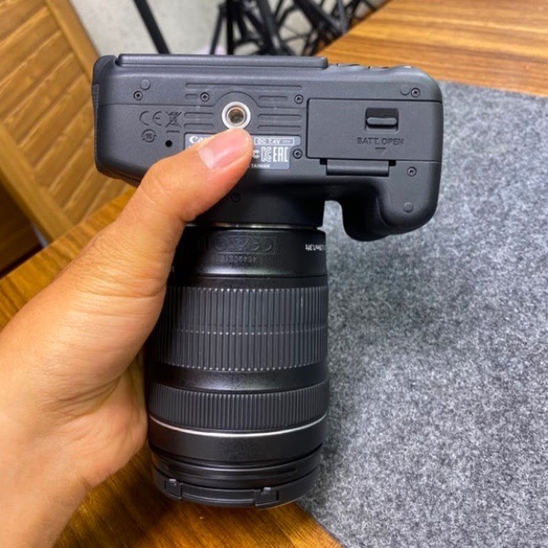 دوربین دست دوم عکاسی کانن Canon EOS 700D Kit 18-135mm f/3.5-5.6 IS STM Used (1800 شات)