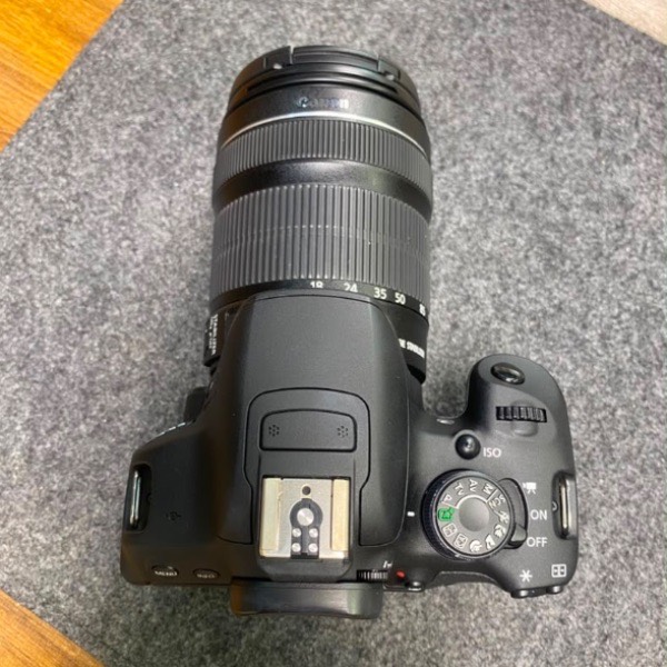 دوربین دست دوم عکاسی کانن Canon EOS 700D Kit 18-135mm f/3.5-5.6 IS STM Used (1800 شات)