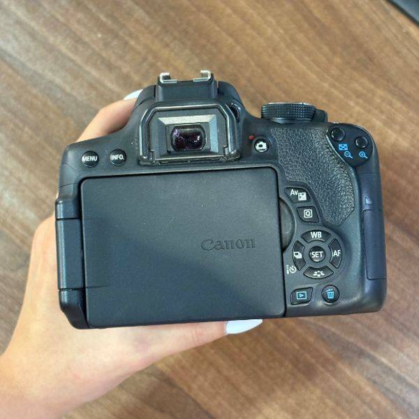 دوربین دست دوم عکاسی کانن Canon EOS 750D Kit 18-55mm f/3.5-5.6 IS STM (15000 شات)
