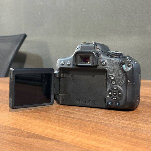 دوربین دست دوم عکاسی کانن Canon EOS 750D Kit 18-55mm f/3.5-5.6 IS STM (15000 شات)