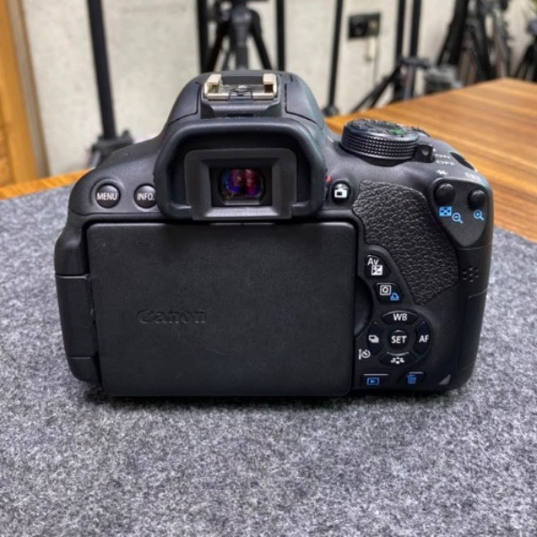 دوربین عکاسی کانن Canon EOS 700D Kit 18-55mm f/3.5-5.6 IS II (6/000 شات)