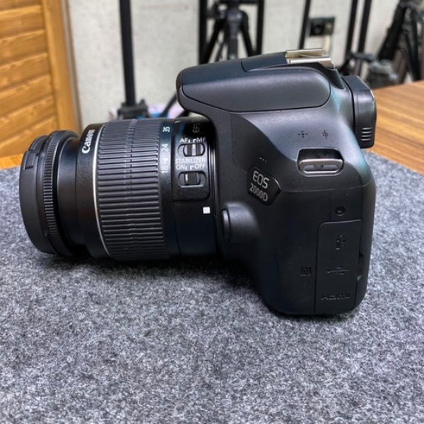 دوربین دست دوم عکاسی کانن Canon EOS 2000D kit EF-S 18-55mm III (6/000 شات)