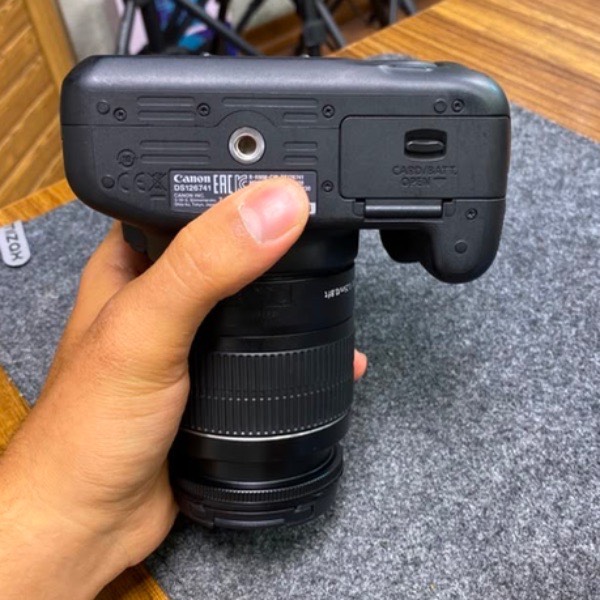 دوربین دست دوم عکاسی کانن Canon EOS 2000D kit EF-S 18-55mm III (6/000 شات)