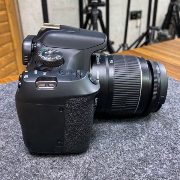 دوربین دست دوم عکاسی کانن Canon EOS 2000D kit EF-S 18-55mm III (6/000 شات)