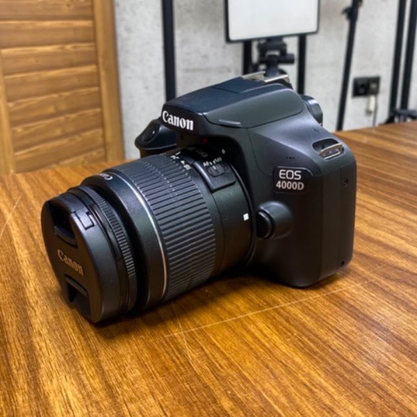 دوربین دست دوم عکاسی کانن Canon EOS 4000D Kit EF-S 18-55mm III (16000 شات)