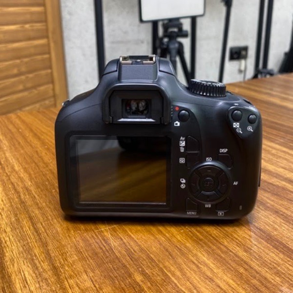 دوربین دست دوم عکاسی کانن Canon EOS 4000D Kit EF-S 18-55mm III (16000 شات)