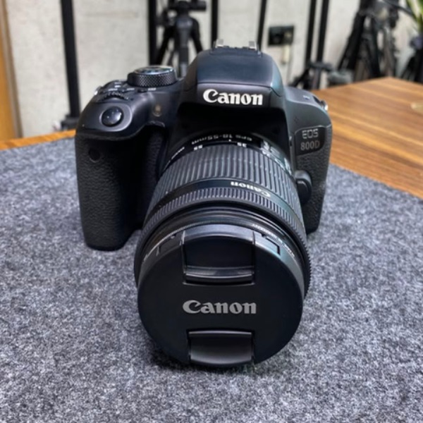 دوربین دست دوم عکاسی کانن Canon EOS 800D Kit 18-55mm f/4-5.6 IS STM (7/000 شات)