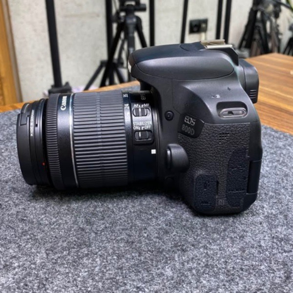 دوربین دست دوم عکاسی کانن Canon EOS 800D Kit 18-55mm f/4-5.6 IS STM (7/000 شات)