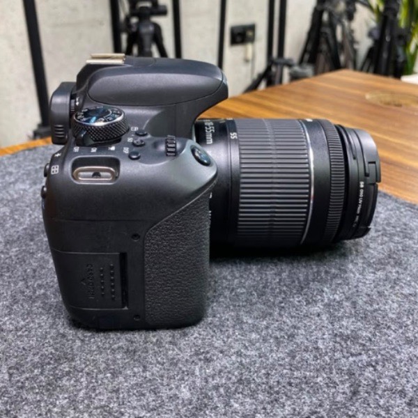 دوربین دست دوم عکاسی کانن Canon EOS 800D Kit 18-55mm f/4-5.6 IS STM (7/000 شات)