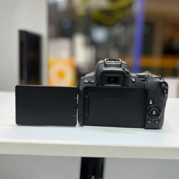 دوربین دست دوم Canon EOS 200D Kit 18-55mm f/3.5-5.6 III (5000 شات)