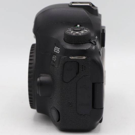 دوربین دست دوم عکاسی کانن Canon EOS 6D Mark II DSLR Camera Body  (36000 شات)