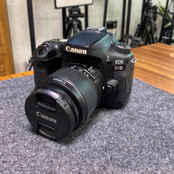 دوربین دست دوم عکاسی کانن Canon EOS 90D DSLR kit 18-55 dc iii (49/000 شات)
