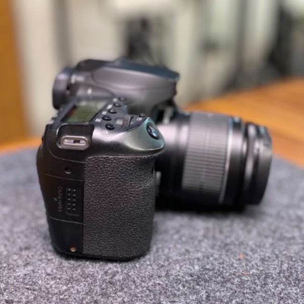 دوربین دست دوم عکاسی کانن Canon EOS 90D DSLR kit 18-55 dc iii (49/000 شات)