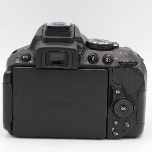 دوربین دست دوم عکاسی نیکون Nikon D5300 kit 18-140mm f/3.5-5.6 G VR (12000 شات)