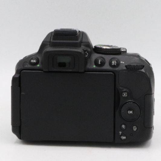 دوربین دست دوم عکاسی نیکون Nikon D5300‌ Kit 18-55 /3.5-5.6 VR (12000 شات)