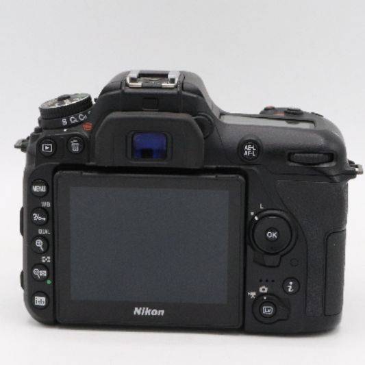 دوربین دست دوم عکاسی نیکون Nikon D7500 Kit 18-55 mm f/3.5-5.6 G VR (20000 شات)