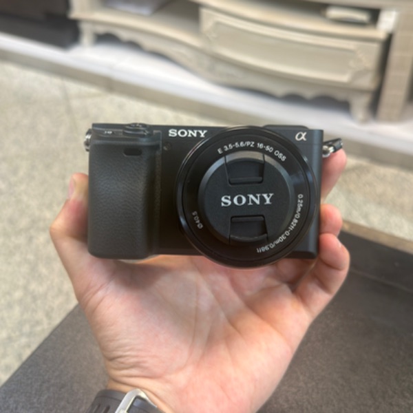 دوربین دست دوم بدون آینه سونی Sony a6400 Mirrorless Camera kit 16-50mm (154 شات)