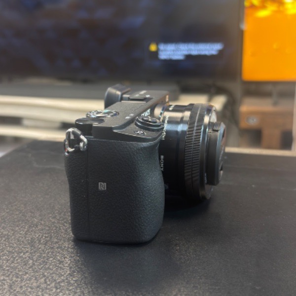 دوربین دست دوم بدون آینه سونی Sony a6400 Mirrorless Camera kit 16-50mm (154 شات)