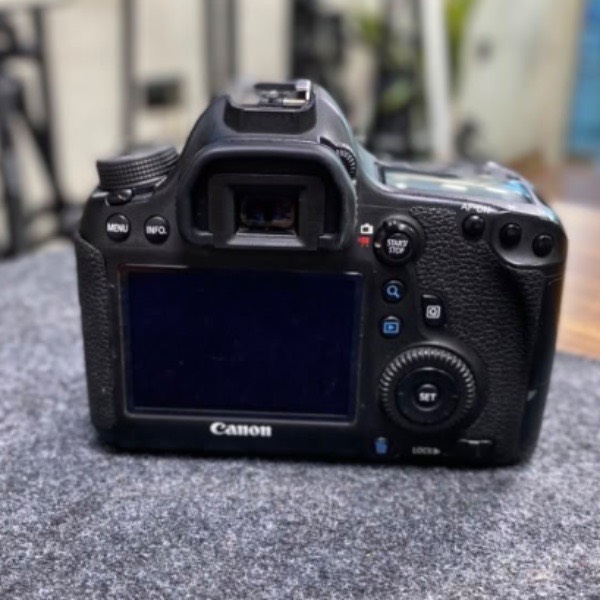 دوربین دست دوم عکاسی کانن Canon EOS 6D Body (28/000 شات)