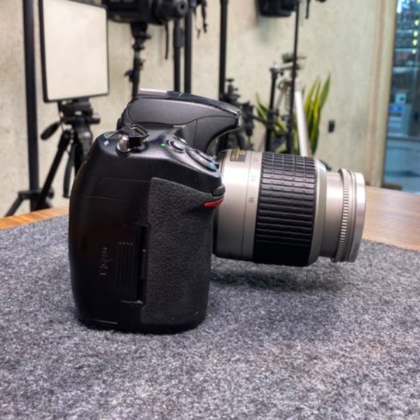 دوربین دست دوم عکاسی نیکون Nikon D300 s Kit 18-55mm f/3.5-5.6  (15/000 شات)