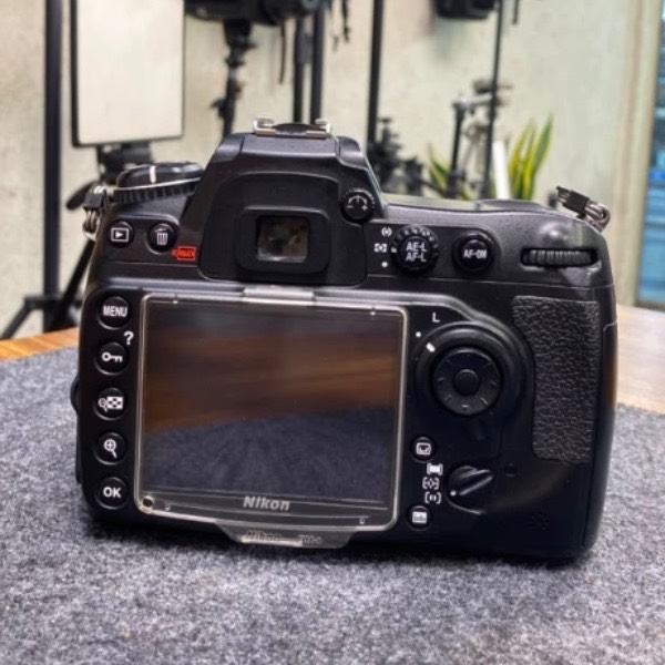 دوربین دست دوم عکاسی نیکون Nikon D300 s Kit 18-55mm f/3.5-5.6  (15/000 شات)
