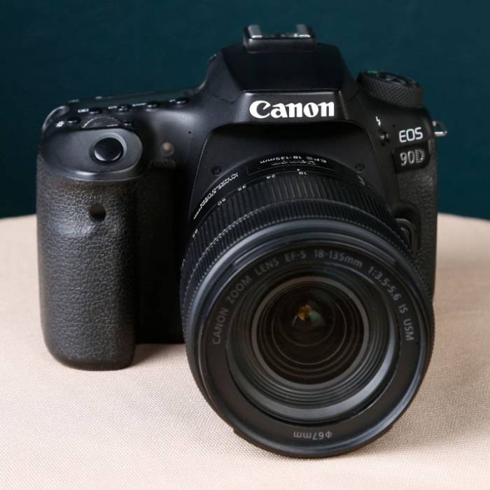 دوربین دست دوم عکاسی کانن Canon EOS 90D DSLR kit EF-S 18-135mm IS USM (10000 شات)