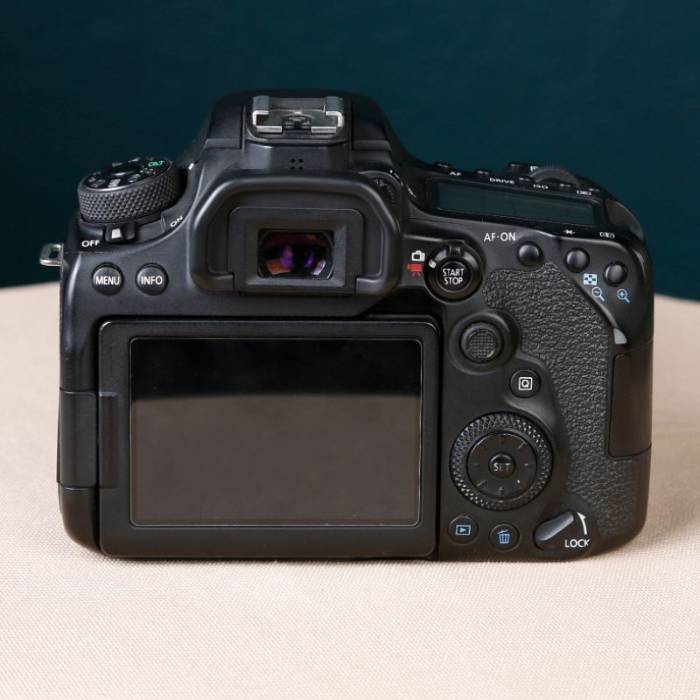 دوربین دست دوم عکاسی کانن Canon EOS 90D DSLR kit EF-S 18-135mm IS USM (10000 شات)