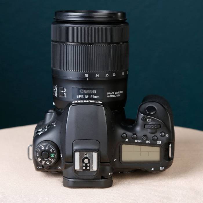 دوربین دست دوم عکاسی کانن Canon EOS 90D DSLR kit EF-S 18-135mm IS USM (10000 شات)