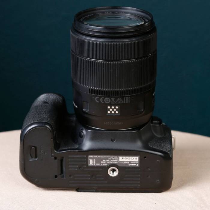 دوربین دست دوم عکاسی کانن Canon EOS 90D DSLR kit EF-S 18-135mm IS USM (10000 شات)